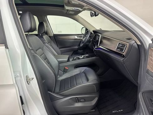 Certified 2024 Volkswagen Atlas SEL AWD/4WD image 4