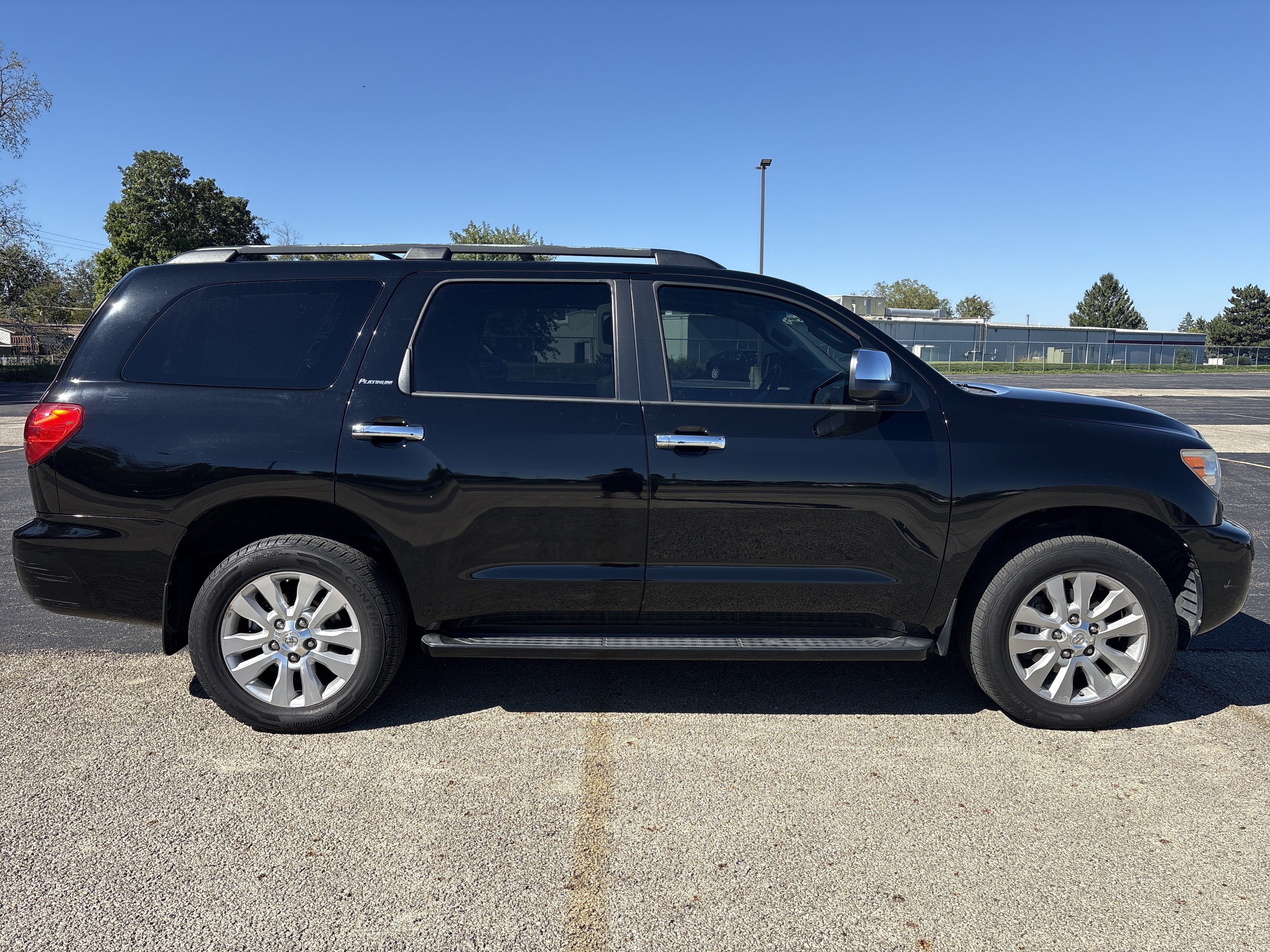 Used 2017 Toyota Sequoia Platinum AWD/4WD image 3