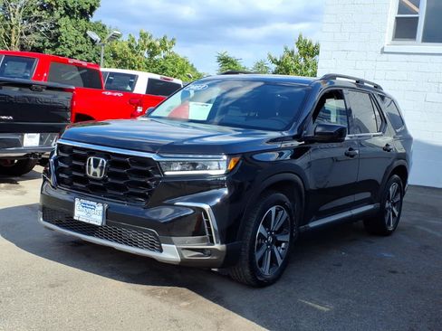 Used 2023 Honda Pilot Touring image 3