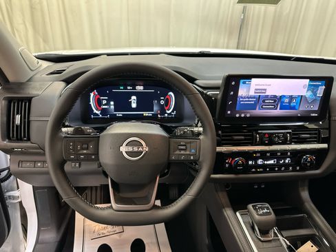 New 2026 Nissan Pathfinder Platinum image 13