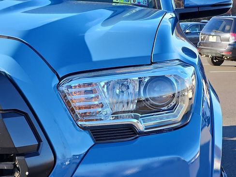 Used 2019 Toyota Tacoma TRD Sport image 8