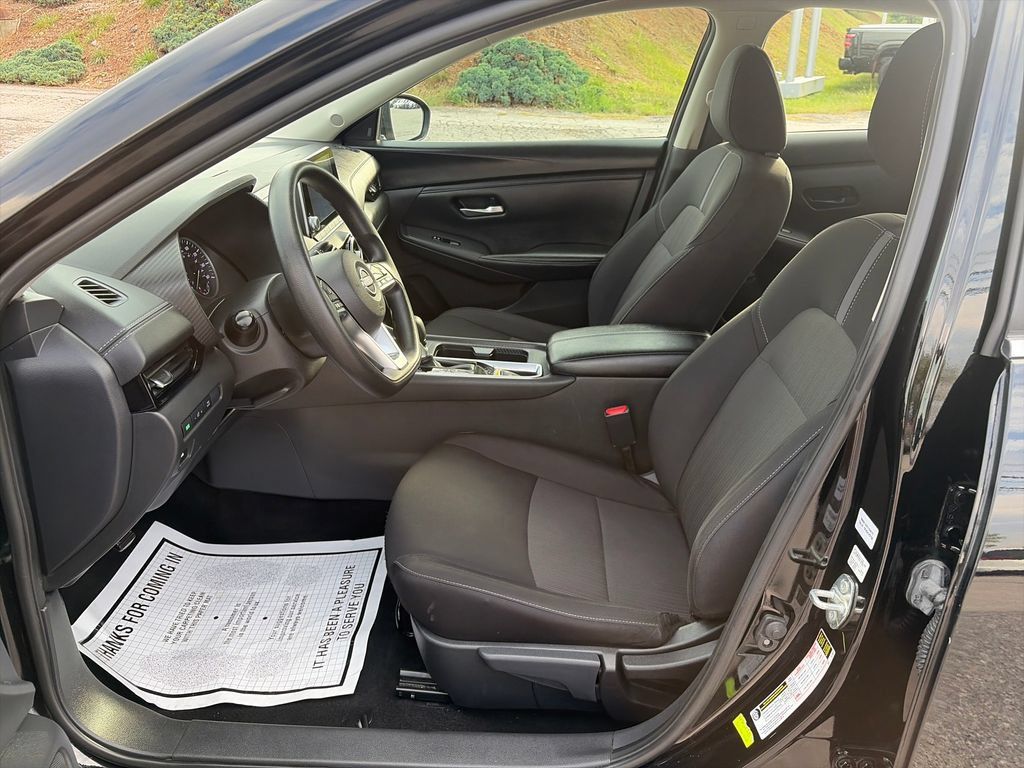 Used 2024 Nissan Sentra SV FWD image 10