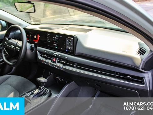 Used 2025 Kia K4 FWD image 23