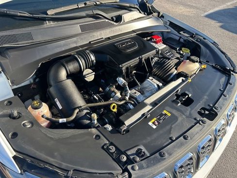 Used 2024 Jeep Compass Latitude image 16