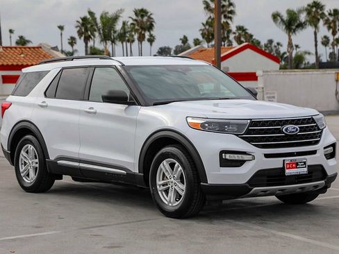 Used 2020 Ford Explorer XLT w/ Equipment Group 202A image 4