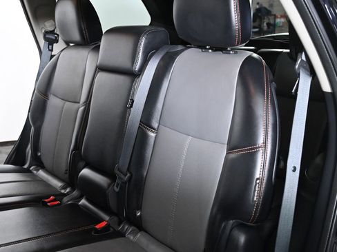 Used 2019 Nissan Pathfinder SL image 29