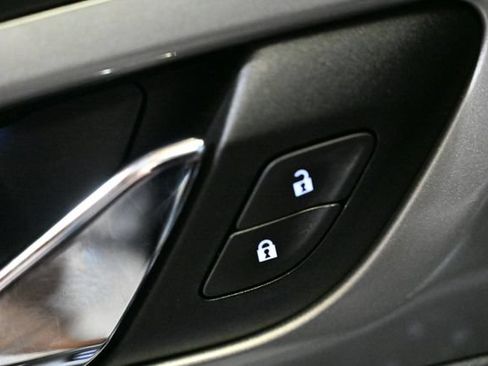 Used 2021 Chevrolet Traverse LS FWD image 40