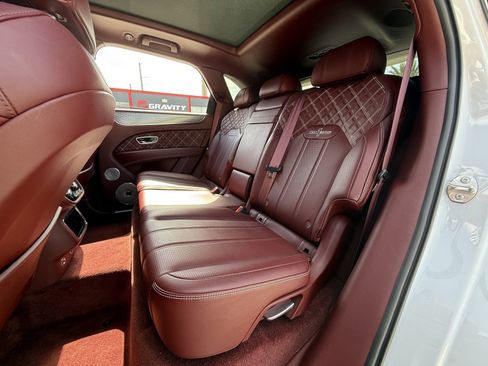 Used 2021 Bentley Bentayga V8 w/ First Edition Specification image 17