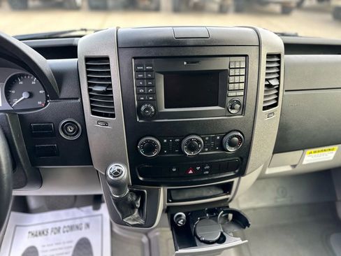 Used 2014 Mercedes-Benz Sprinter 2500 image 29