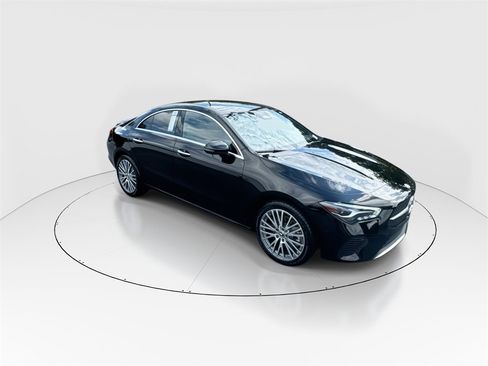 Used 2024 Mercedes-Benz CLA 250 4MATIC w/ Exclusive Package image 2