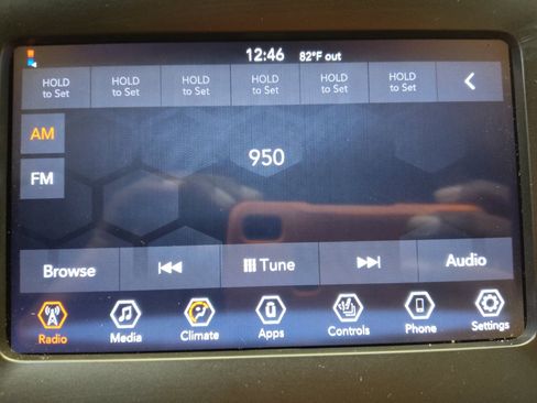 Used 2019 Jeep Cherokee Latitude w/ Cold Weather Group FWD image 25
