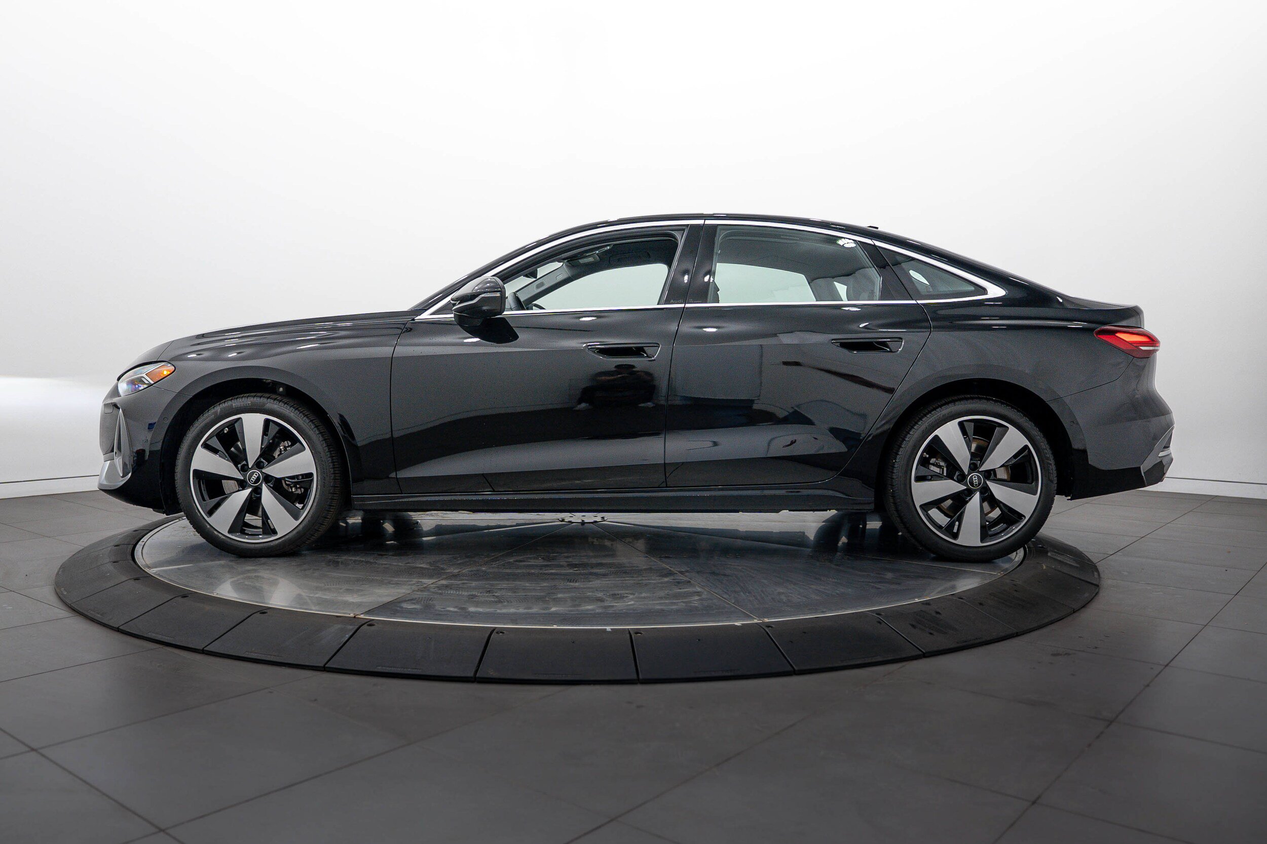 Used 2025 Audi A5 Premium Plus w/ Premium Plus AWD/4WD image 6
