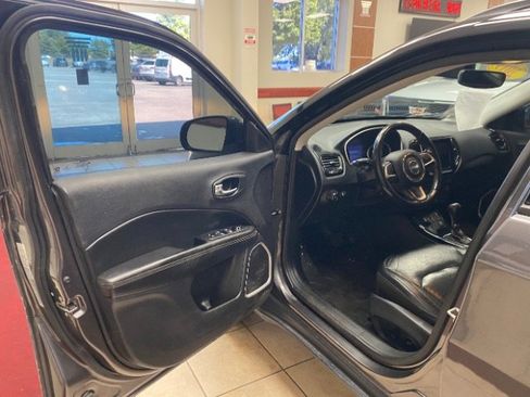 Used 2019 Jeep Compass Limited AWD/4WD image 7