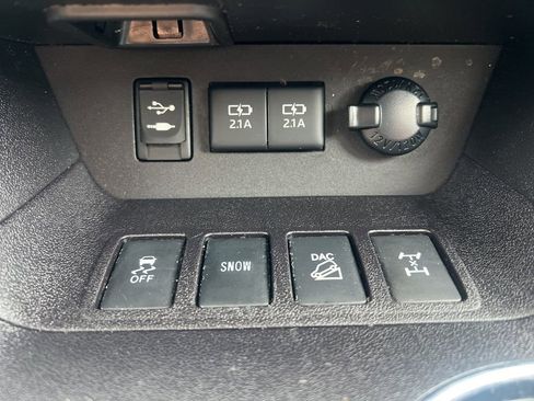 Used 2018 Toyota Highlander XLE image 23