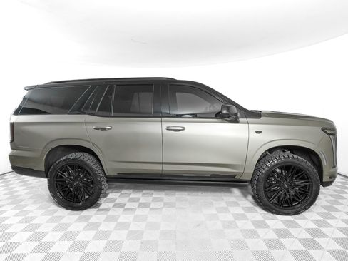 Used 2025 Cadillac Escalade Sport Platinum w/ LPO, ONYX Package image 5