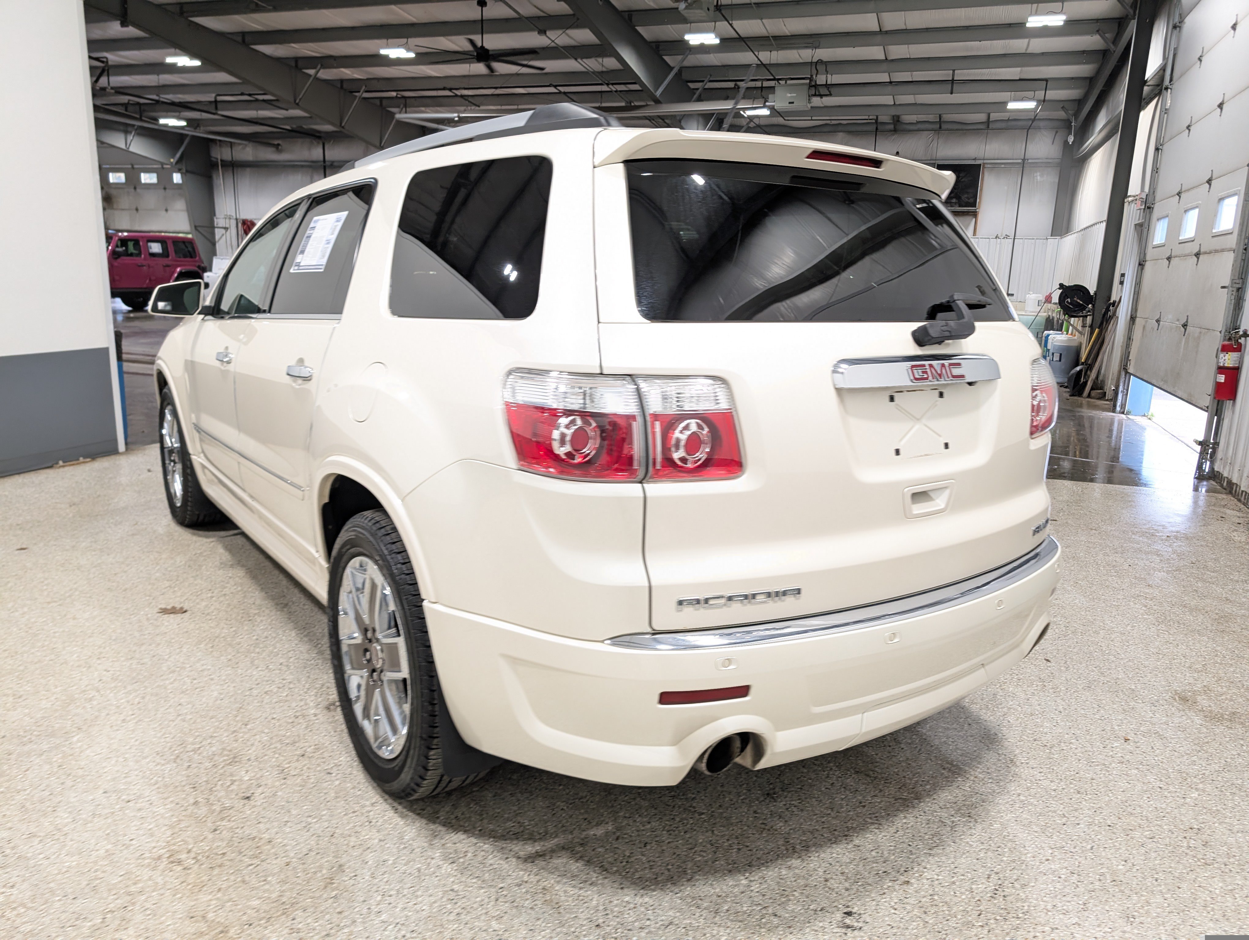 Used 2011 GMC Acadia Denali AWD/4WD image 5