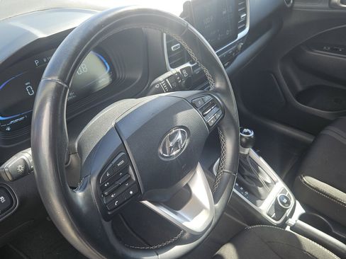 Used 2025 Hyundai Venue SEL FWD image 18