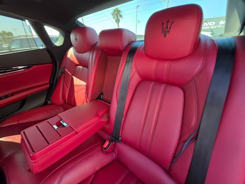 Used 2017 Maserati Quattroporte S GranSport image 25