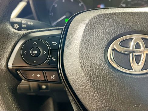 Used 2025 Toyota Corolla LE image 18