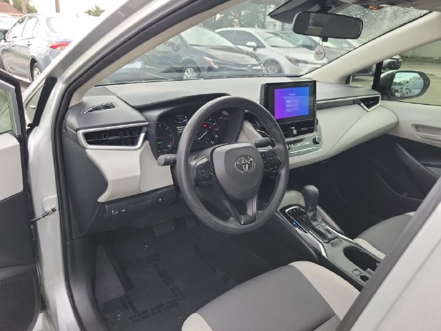 Used 2025 Toyota Corolla LE w/ LE Premium Package FWD image 10