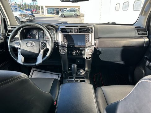 Used 2020 Toyota 4Runner SR5 Premium image 17