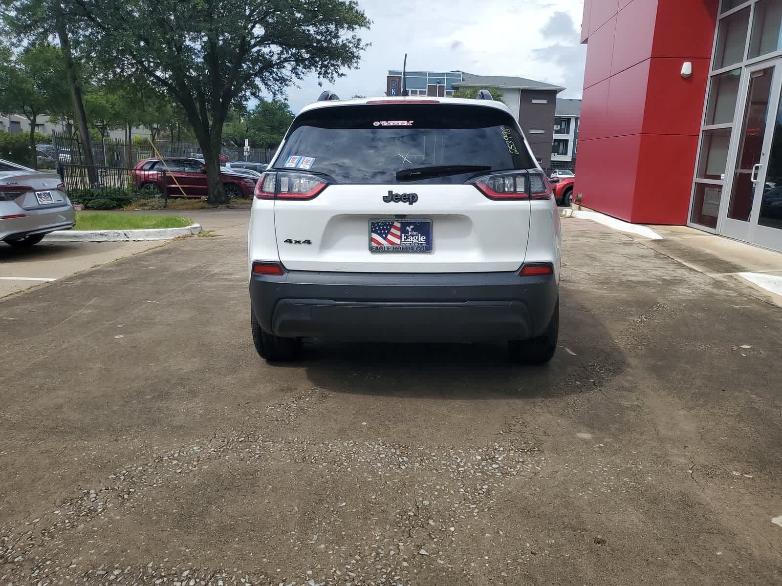 Used 2021 Jeep Cherokee Latitude Plus AWD/4WD image 5