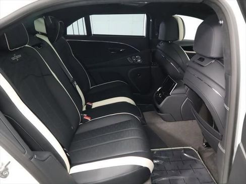 Used 2025 Bentley Flying Spur Plug-In Hybrid image 23