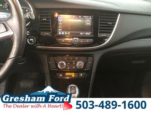 Used 2022 Buick Encore Preferred image 22