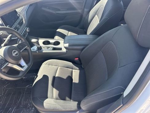 Used 2025 Nissan Altima 2.5 SV image 18