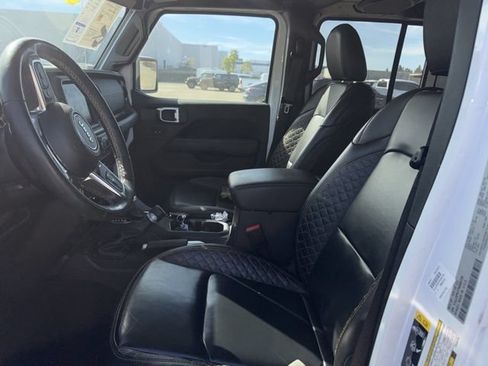 Used 2023 Jeep Wrangler Unlimited Sahara AWD/4WD image 9