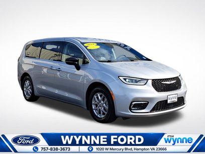 Used 2024 Chrysler Pacifica Touring-L