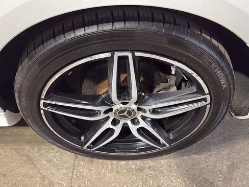 Used 2019 Mercedes-Benz E 300 4MATIC image 9