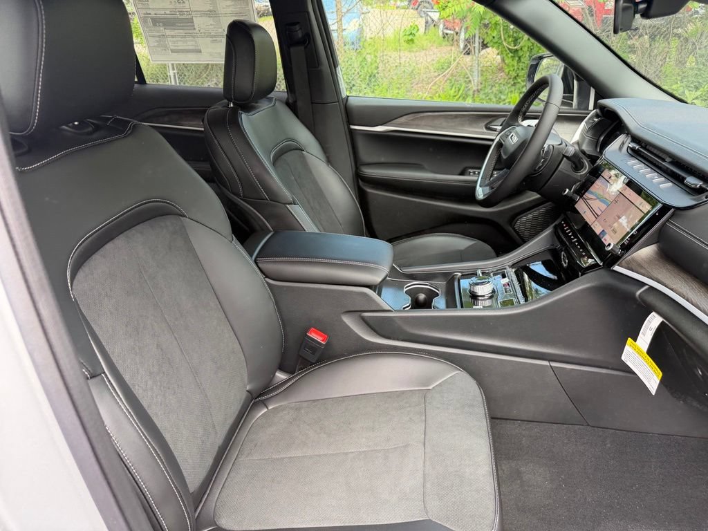 New 2026 Jeep Grand Cherokee Altitude AWD/4WD image 23