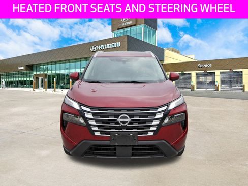 Used 2024 Nissan Rogue SV w/ SV Premium Package image 2