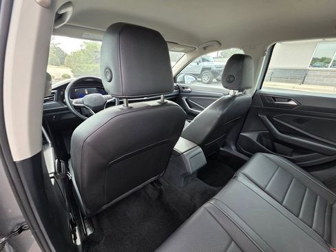Used 2024 Volkswagen Jetta SE FWD image 13