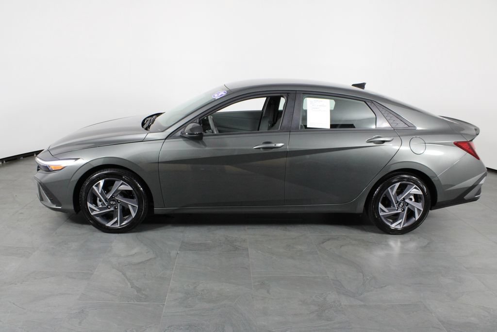 Certified 2025 Hyundai Elantra Sport FWD image 14
