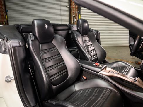 Used 2014 Ferrari California image 28