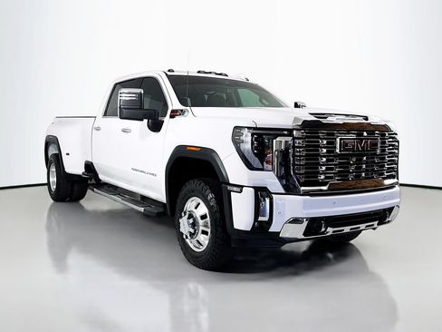 Used 2025 GMC Sierra 3500 Denali w/ Technology Package AWD/4WD image 4