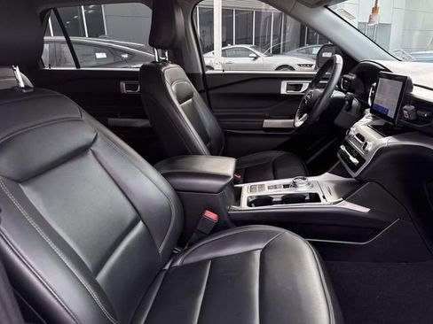 Used 2023 Ford Explorer XLT w/ Equipment Group 202A image 9