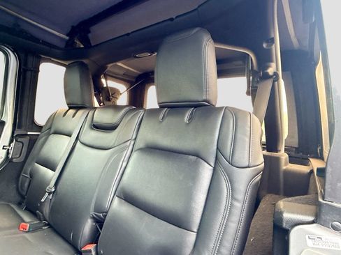 Used 2018 Jeep Wrangler Unlimited Sport S AWD/4WD image 22