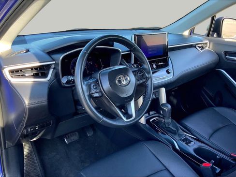 Used 2025 Toyota Corolla Cross XLE FWD image 17