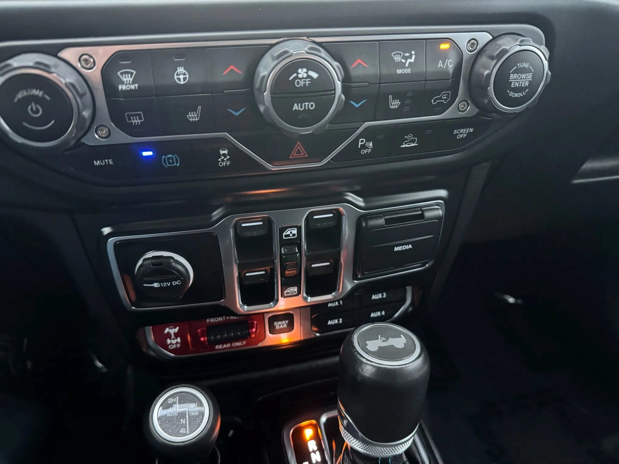 Used 2021 Jeep Wrangler Unlimited Rubicon 4xe w/ Cold Weather Group AWD/4WD image 36