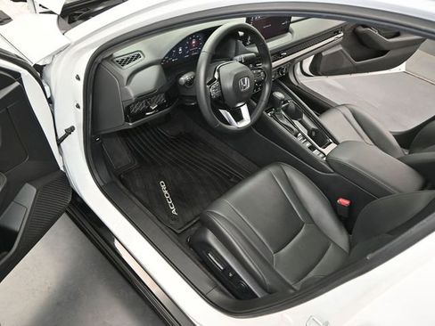 Used 2024 Honda Accord Touring image 6