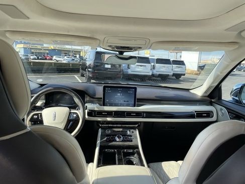 Used 2023 Lincoln Aviator Standard w/ Premium Package image 10