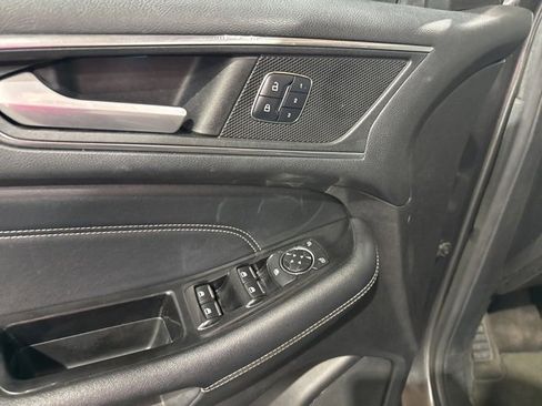 Used 2017 Ford Edge Titanium image 19