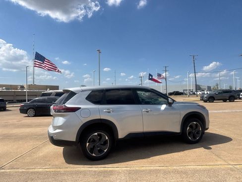 Used 2025 Nissan Rogue SV FWD image 23