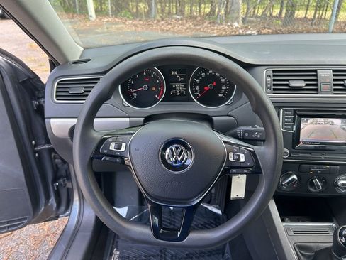 Used 2017 Volkswagen Jetta S image 21