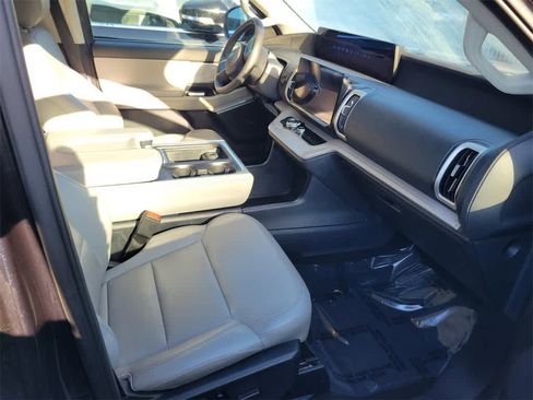 Used 2025 Ford Expedition Max Active image 4