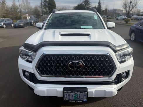 Used 2018 Toyota Tacoma TRD Sport image 8