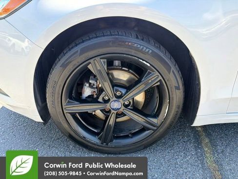 Used 2016 Ford Fusion SE w/ Equipment Group 202A FWD image 9